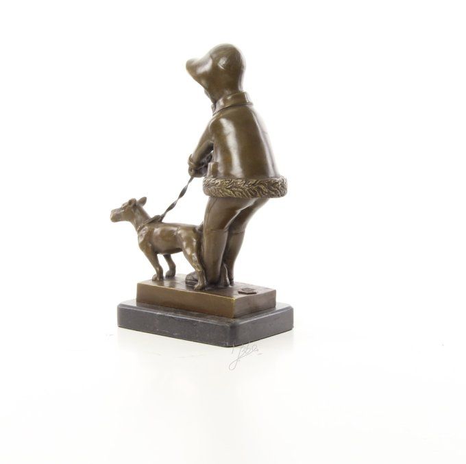 HDBR12. Bronze sur marbreFillette qui promène son chien